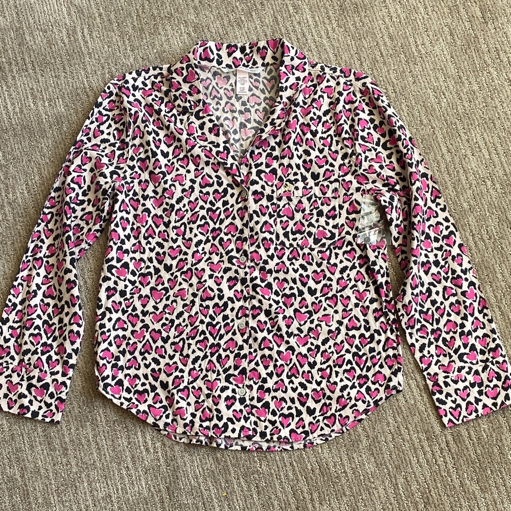 NWOT Victoria's Secret Pink and Black Heart Cheetah Print Button Down PJ Shirt - Picture 1 of 10